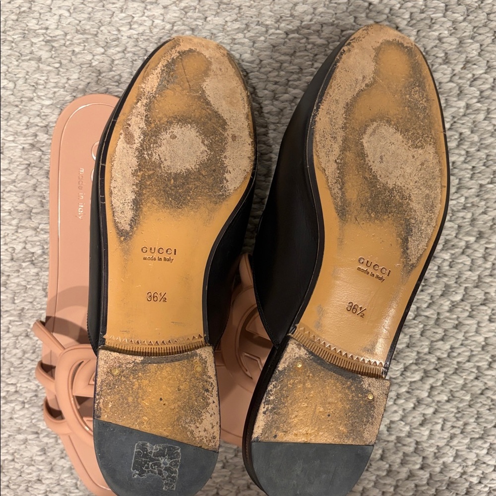 Gucci Black Leather Loafers with Gold Detail - Picture 2 of 2